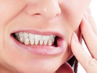 دلایل دندان درد شبانه؛ ۸ نشانه هشداردهنده