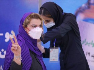 درآمد نجومی با فیلمبرداری از لحظه تزریق واکسن