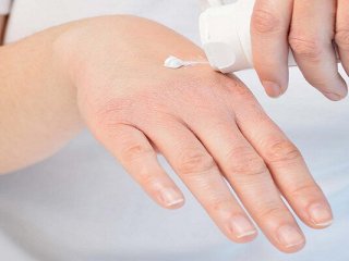 چگونه خشکی پوست را درمان کنیم؟