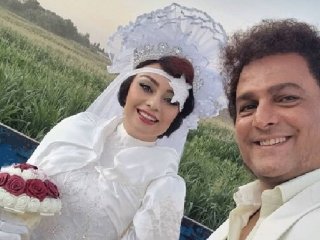 یکتا ناصر در لباس عروس، پشت نیسان آبی+عکس