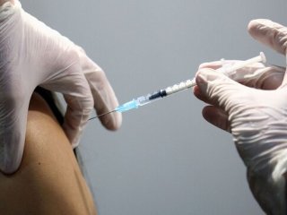 خبر مهم وزیر بهداشت درباره کسانی که واکسن نزده‌اند