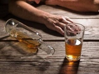 سالانه چند نفر بر اثر مصرف مشروبات الکلی می‌میرند؟