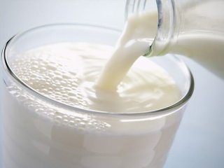 هشدار؛ این ۶ ماده غذایی هرگز نباید با شیر ترکیب شوند