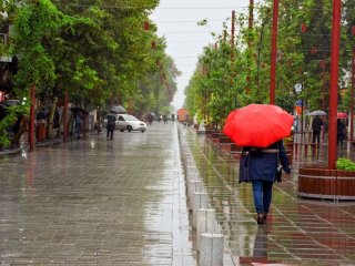 هوای بارانی و سرد در انتظار تهران