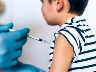 خانواده‌ها دست نگه‌ دارند؛ دستور واکسیناسیون کودکان زیر ۱۲ سال ابلاغ نشده است