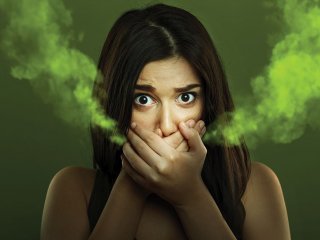 ۶ عادت غلط زندگی، مقصر بوی بد دهان!
