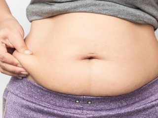 چرا خانم‌ها بیشتر از آقایان شکم و پهلو دارند؟