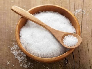 پنج فایده نمک دریا برای سلامتی؛ از کاهش درد آرتروز تا خواب راحت