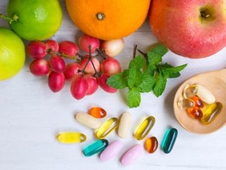 منابع برتر ویتامین ها غذاها هستند یا مکمل ها؟