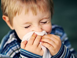 تمام علائم سرماخوردگی می‌توانند علائم کرونا در کودکان باشند