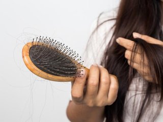 ریزش مو در دوران یائسگی را کاهش دهید
