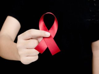 روی دیوار بنویسید «من ایدز دارم»!