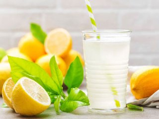 فواید نوشیدن ناشتای آب و آب‌ لیمو