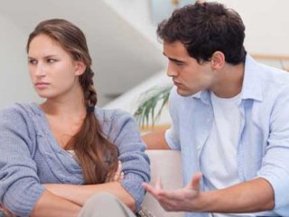 خانواده‌ها چگونه بر روابط زوج‌ها اثر می‌گذارند؟