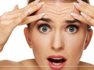 ۶ درمان خانگی که برای رفع چروک دور چشم شما معجزه می‌کنند