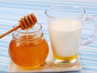 ۷ معجزه ترکیب شیر و عسل برای سلامتی
