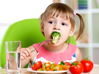 فواید مصرف میوه و سبزیجات برای کودکان بیش‌فعال