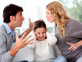 در دعوای والدین، کودک چه آسیب‌هایی می‌بیند؟