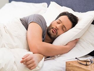 ۱۰ ترفند ساده برای کاهش وزن در خواب