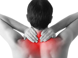 علت درد ناگهانی در شانه چیست؟ علائم و راه درمان