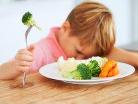 راه‌هایی ساده برای غذا دادن به کودکان بهانه گیر