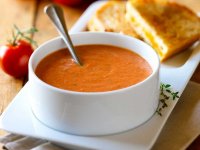 سوپ گوجه فرنگی و ریحان