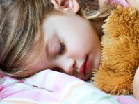 چرا برخی کودکان در خواب دچار حمله می‌شوند؟