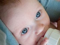 کودک شمـا به چه سبکی شیر می‌خورد (1)