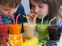 خواص آب میوه‌های مفید برای کودکان