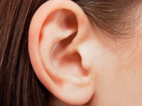 درمان های خانگی جوش های سرسیاه روی گوش