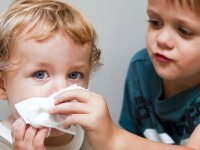 تغذیه و درمان گلودرد و آبریزش بینی در کودکان