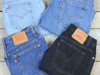 یک ترفند ساده برای آویزان کردن شلوارهای جین به سبک فروشگاه های لباس