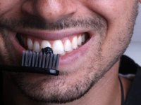 آیا سفیدکردن دندان‌ها بی‌ضرر است؟