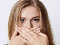 دلیل و درمان بوی بد دهان هنگام صبح