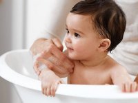 مواردی که باید در حمام‌کردن کودک رعایت کنید