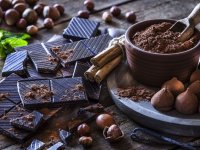 هر آنچه باید درباره خواص و عوارض شکلات تلخ بدانید!