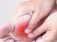 التهاب کف پا چیست + معرفی داروی خانگی التهاب کف پا