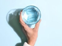 آیا بدن واقعا به ۸ لیوان آب در روز نیاز دارد؟