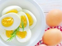 تخم مرغ را برای عضله سازی بهتر است صبح ها بخورید
