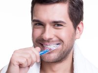 این ۶ نکته را برای سلامت دندان رعایت کنید ؛ چرا دهان طعم فلز می‌دهد؟