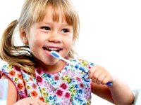 توجه به سلامت دهان و دندان کودک یک ضرورت