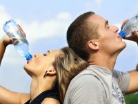نوشیدن آب و ۵ تاثیر شگفت انگیز آن روی مغز!