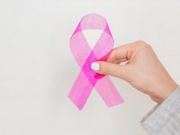 معاینه ماهیانه برای پیشگیری از سرطان پستان ضروری است