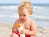 باورهای نادرست درباره مصرف ضد آفتاب برای کودکان