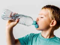 13 روش برای ترغیب کودکان به نوشیدن آب
