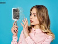 چگونه بفهمیم ریزش موی سر ما غیرطبیعی است