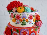 کیک با تزئینات گلدوزی