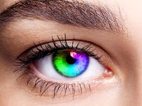 عوارض خطرناک عمل تغییر رنگ چشم